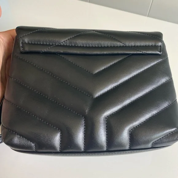 YSL Toy Loulou with black accents - Picture 7 of 8